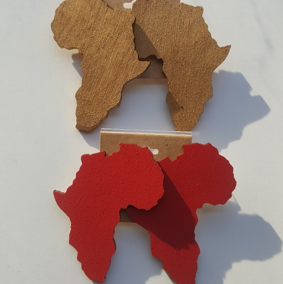 Earring - Picture 1 of 2